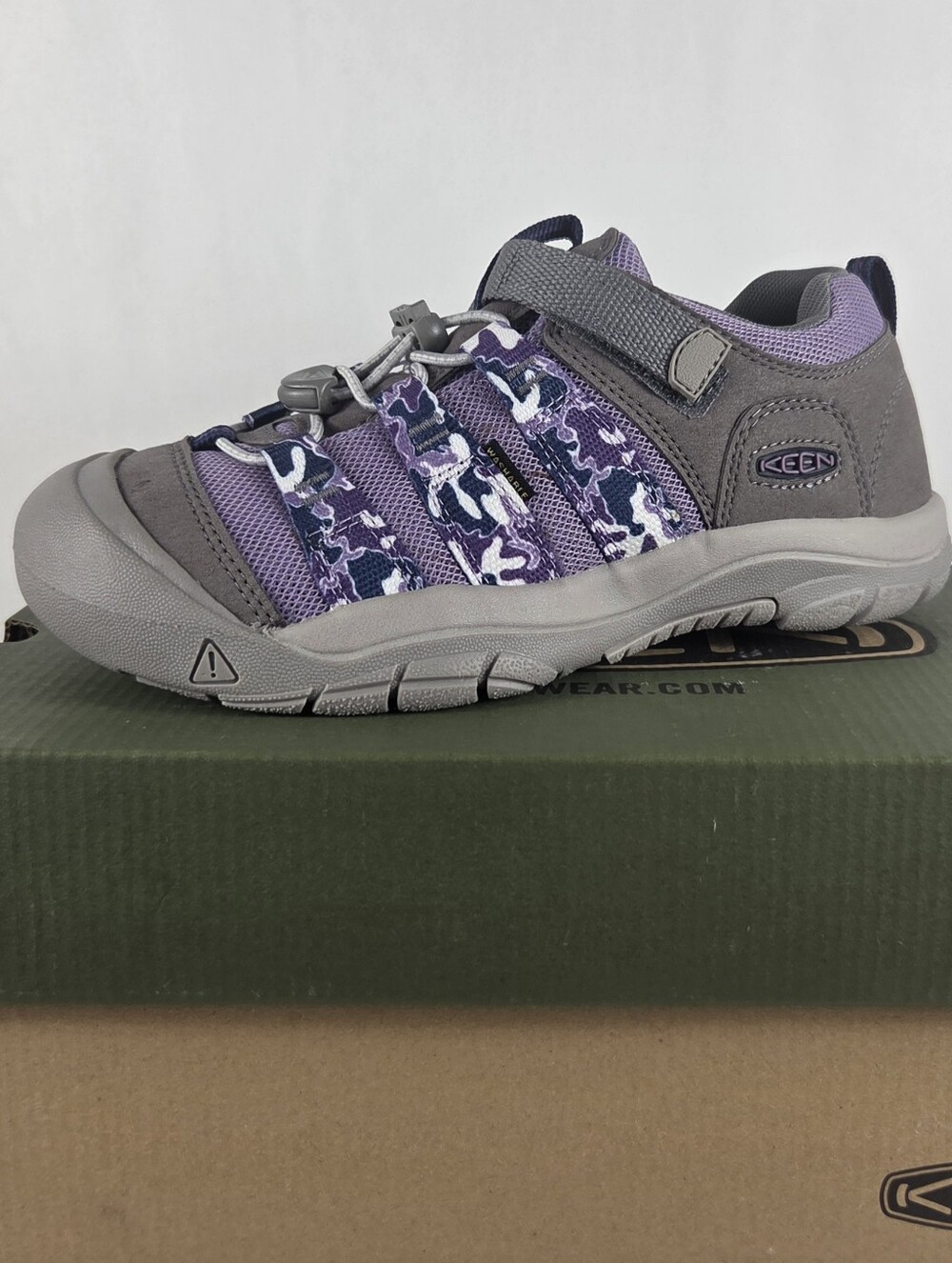 Keen Youth Size 5 Newport H2SHO Closed Toe Water Sneaker Shoes Purple Unisex New